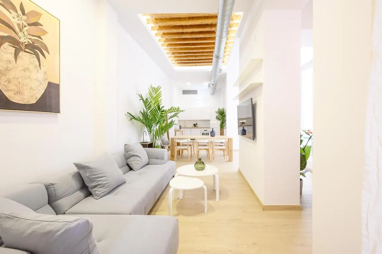 Modern 3 Bedroom, City Center With Patio & High Ceilings By 10Tosea Màlaga