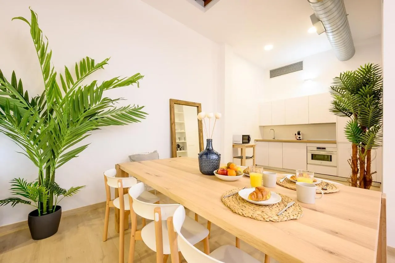 Modern 3 Bedroom, City Center With Patio & High Ceilings By 10Tosea Malaga Spain