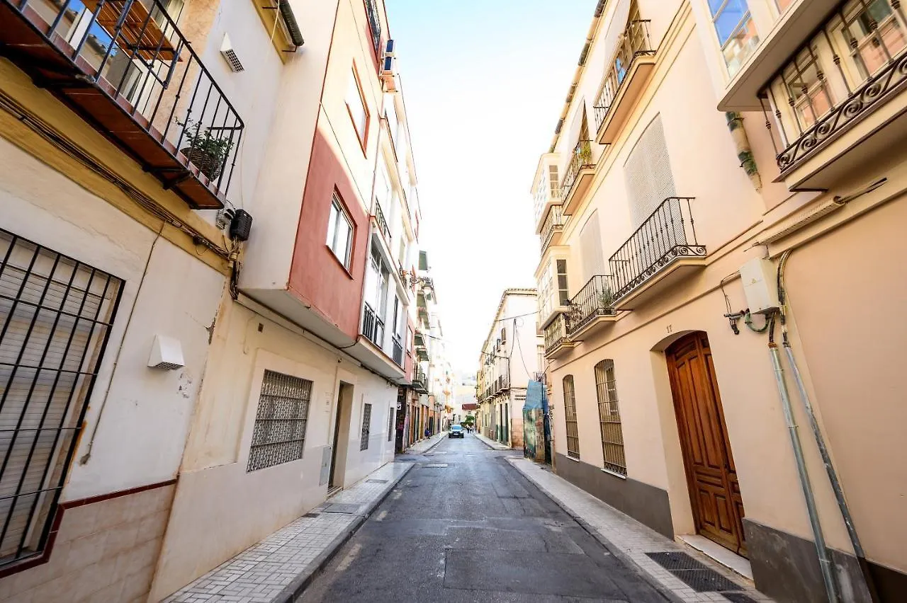 Modern 3 Bedroom, City Center With Patio & High Ceilings By 10Tosea Malaga Spain