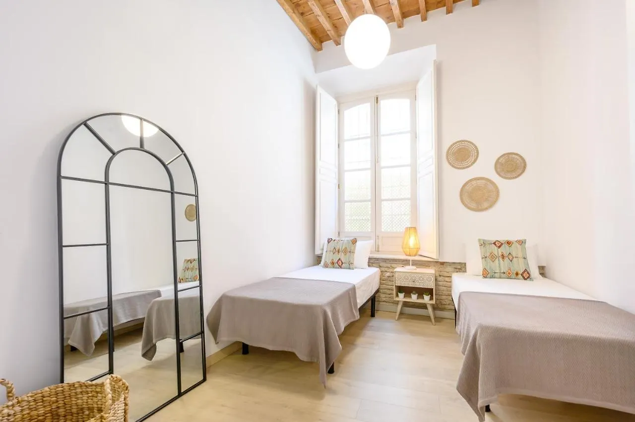 Modern 3 Bedroom, City Center With Patio & High Ceilings By 10Tosea Malaga 0*,  Spain