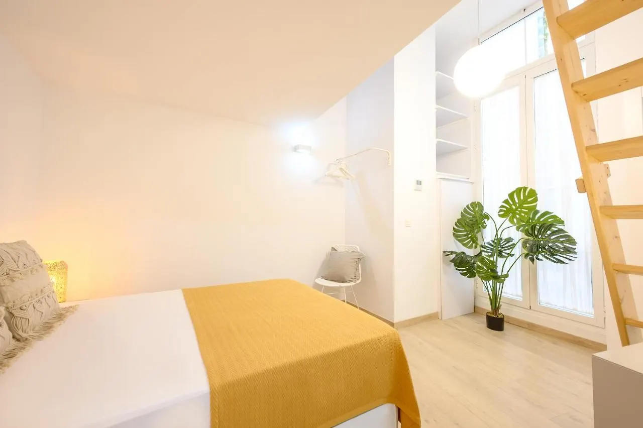 Modern 3 Bedroom, City Center With Patio & High Ceilings By 10Tosea Malaga Apartment